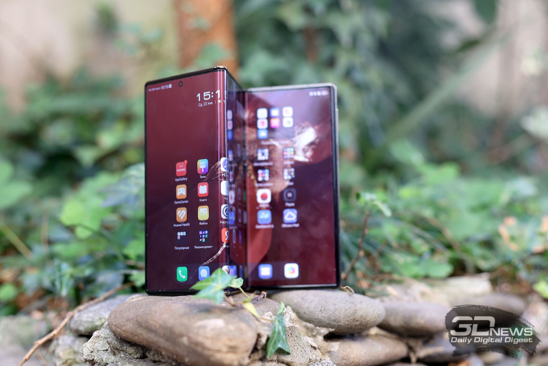 Recenzie smartphone-ului pliabil triplu HUAWEI Mate XT Design Ultim special