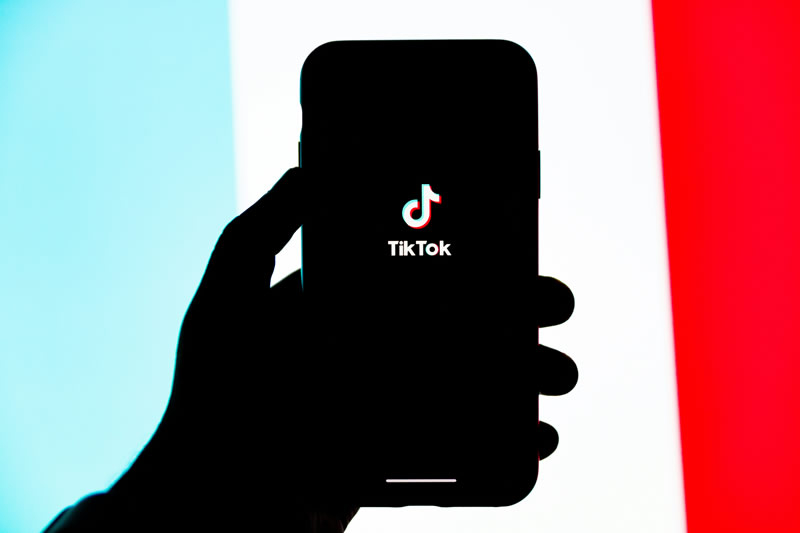 TikTok s-a întors, dar s-a schimbat utilizatorii din SUA s-au plâns de cenzură.