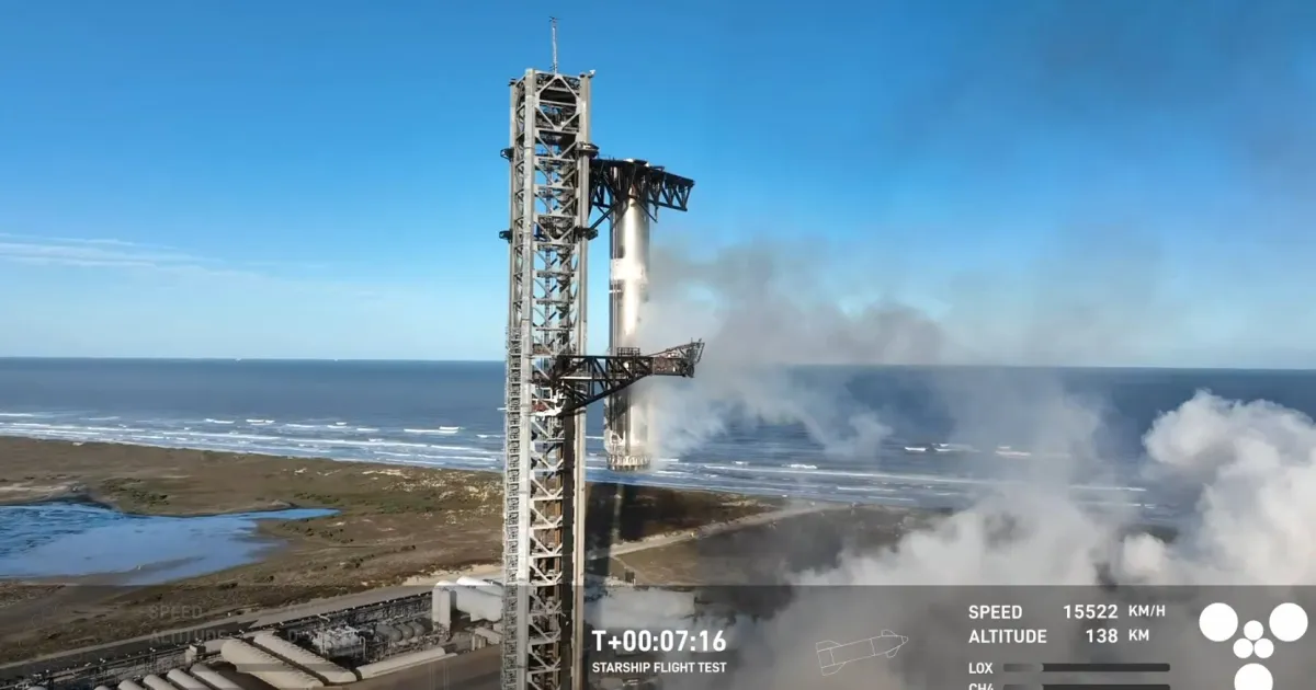 SpaceX realizează o captură incredibilă a booster-ului, dar pierde racheta la al șaptelea zbor de test Starship.